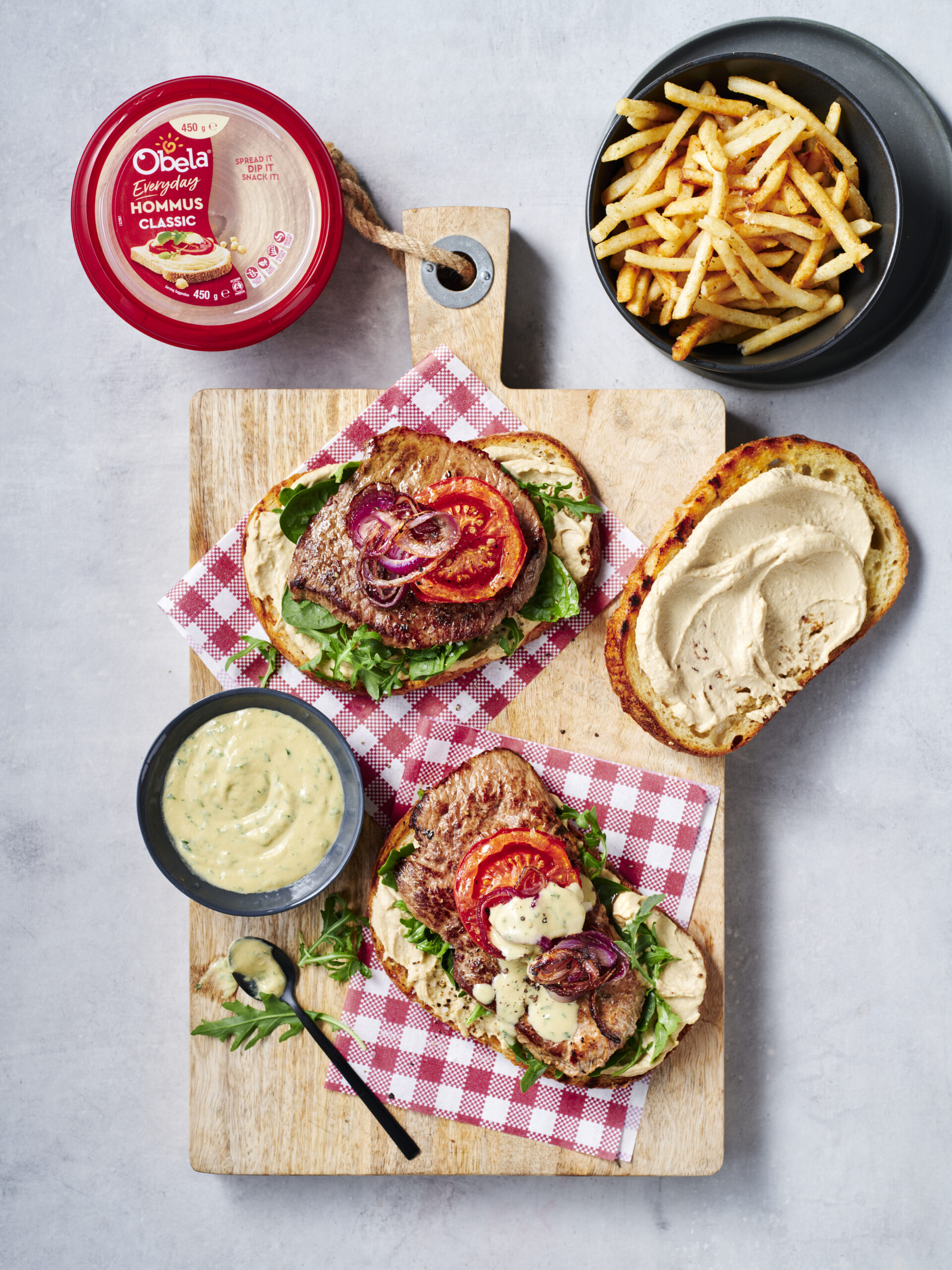 Steak sandwich with Obela Hommus dressing